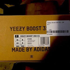 BRAND NEW YEEZY V2 LIGHT SIZE 8.5